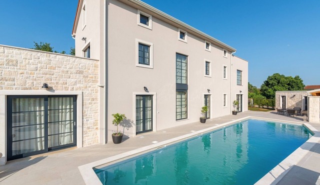 Villa Madora, a luxury villa for up to 12 people with private pool and BBQ near Poreč
