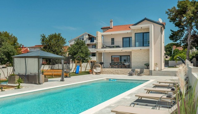 Villa Magali - Five Bedroom Villa, Sleeps 12