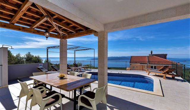 Villa Magico with pool and sea view