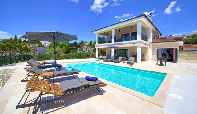 Villa MAGNIFICA with pool