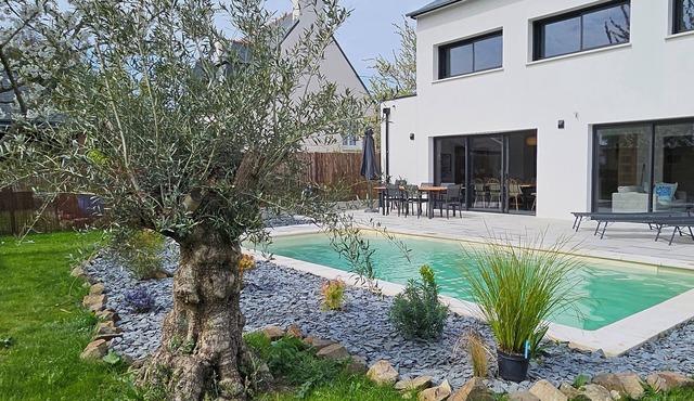 Villa Magnolia: On the seafront with swimming pool