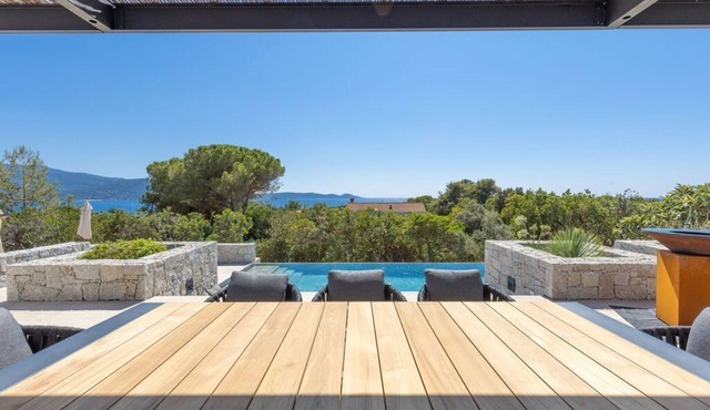 VILLA MAGUY- 6 bedrooms, swimming pool, quiet and unspoilt location