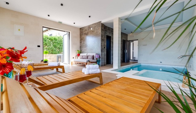 Villa Maiorum with indoor heated pool