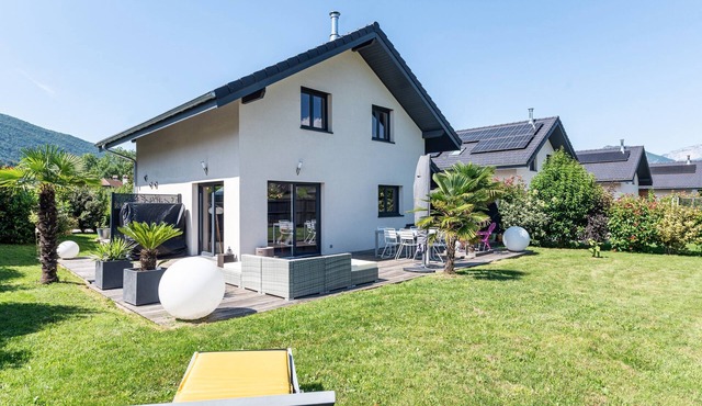 Villa 'Maison Neuve Proche Lac D'Annecy' with Mountain View, Private Terrace and Wi-Fi