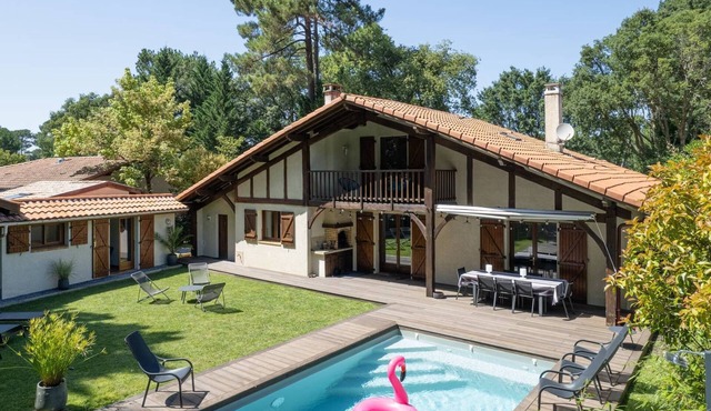 VILLA MALBEC with swimming pool for 12 people