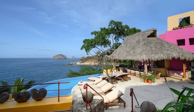 Villa Mandarina's Ocean front Estate 8-16 Bedrooms PRICE LISTED is for 8 rooms.