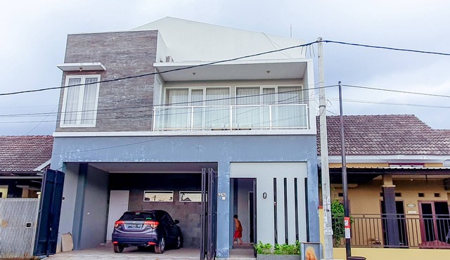 Villa Mangli Monochrome Syariah by eCommerceloka