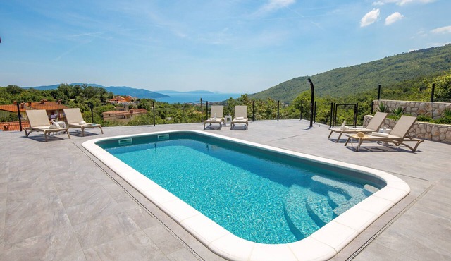 Villa Mantis for 6 people with sea view and private pool
