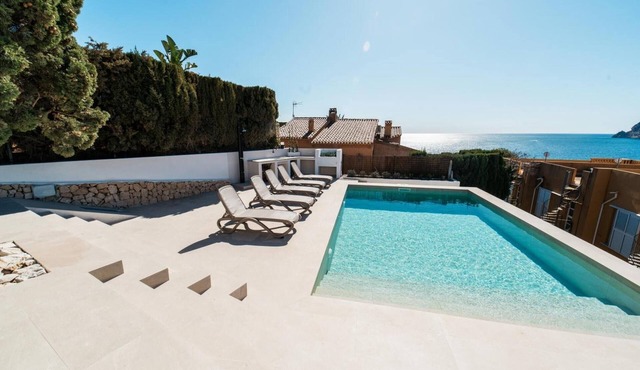 Villa 'Mar - Bassetes' with Sea Views, Wi-Fi and Air Conditioning