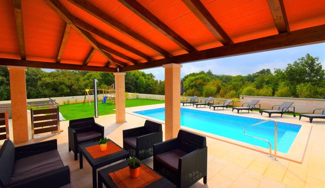 Villa Mara-Cosy villa with private pool, ideal for family vacation