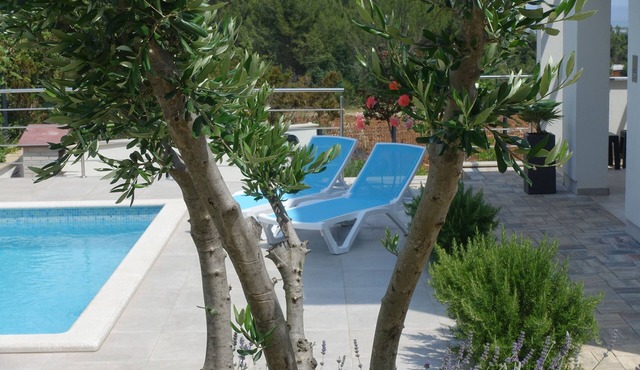 Villa Mare - 10m pool, 4 bedrooms and bathrooms, sea view, 5 min. to the sea