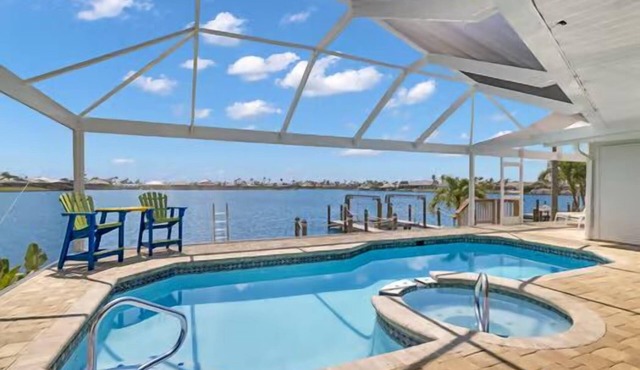 Villa Margarita - 4 Bedroom w/Beautiful Lake View and Gulf Access!