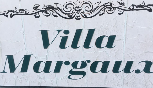 VILLA MARGAUX SEA AND MOUNTAIN VIEW HEATED SWIMMING POOL