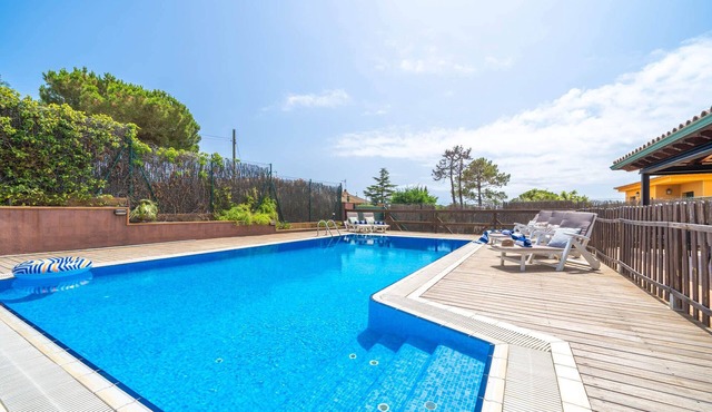 Villa Margot | Pool BBQ Air Conditioning Stunning Outdoor Area Ideal Families