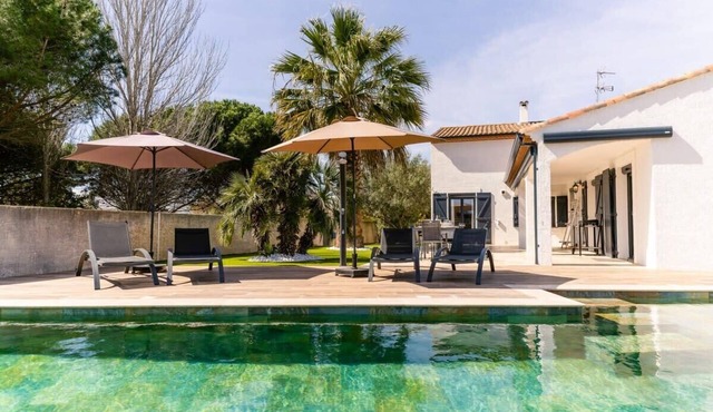 Villa Margot, stunning pool, beach 500 m
