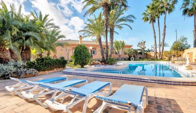 Villa 'Maria Dependance' with Private Pool, Wi-Fi and Air Conditioning