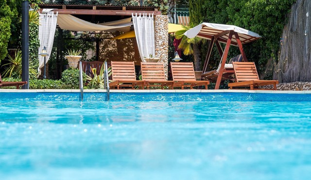 Villa Maria- Luxury holiday house with pool & whirlpool