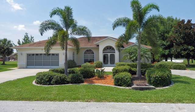 VILLA MARIA - WATERFRONT, SPECTACULAR 3BDRM, 3.5 BATHS, 2 MASTER SUITES AND MORE