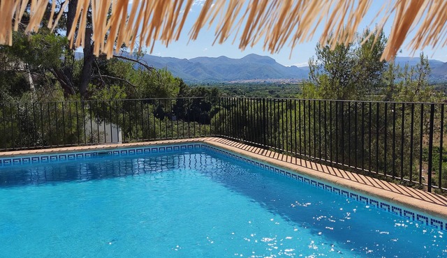 Villa Marian. Pool heating, very private, Wifi AC, near beach