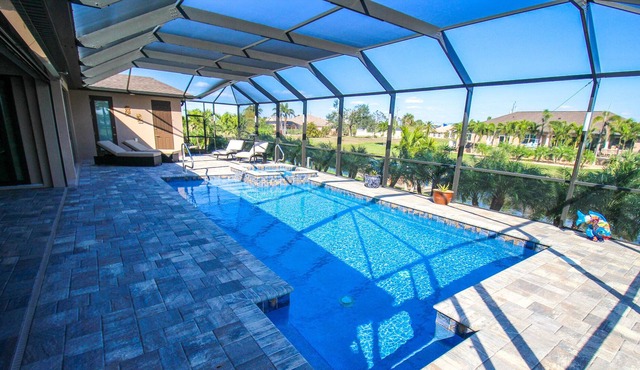 Villa Maricela: Exquisite 3 BR Private Pool/Spa Home On A Canal