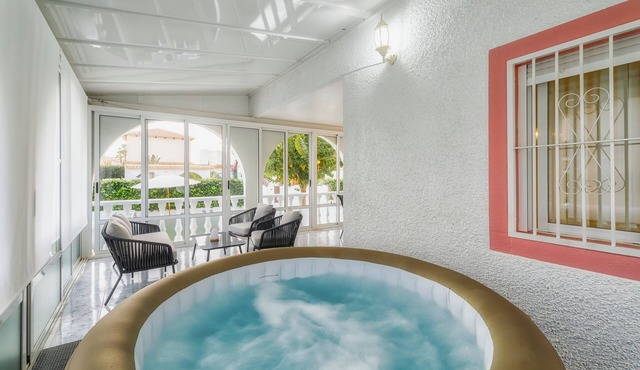 Villa Marie: Premium Stay and Heated Jacuzzi