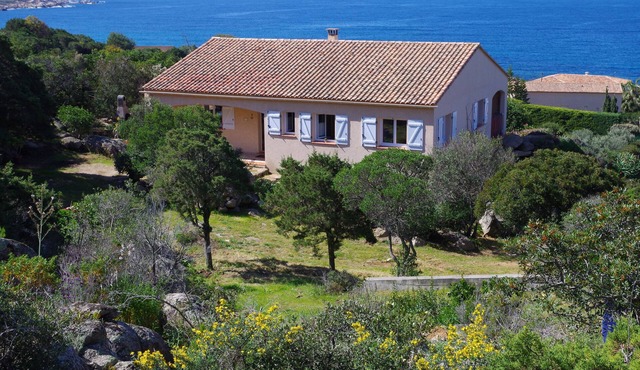 villa marina , climatised,wi-fi, private garden and parking.