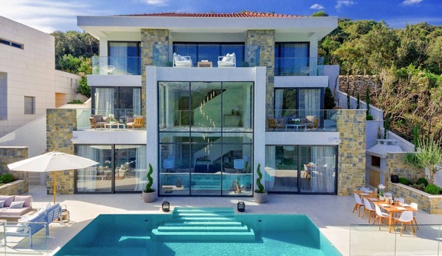 Villa Marinella - Four Bedroom Villa, Sleeps 8