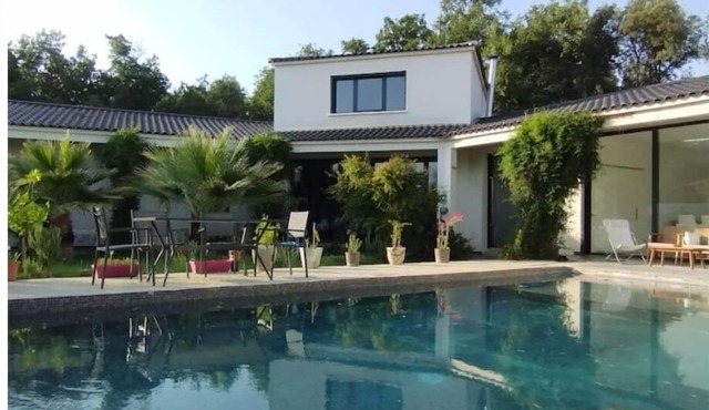 Villa marmo, magnificent modern villa with swimming pool
