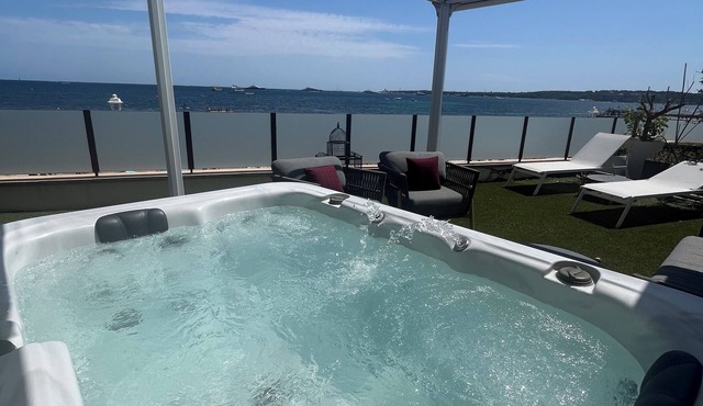 Villa Marsa les Pieds Dans L'eau, Pointe Croisette, Palm Beach