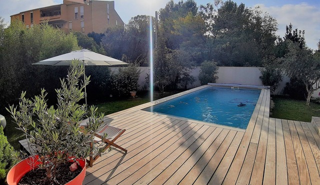 Villa Marseille with swimming pool, 5 people