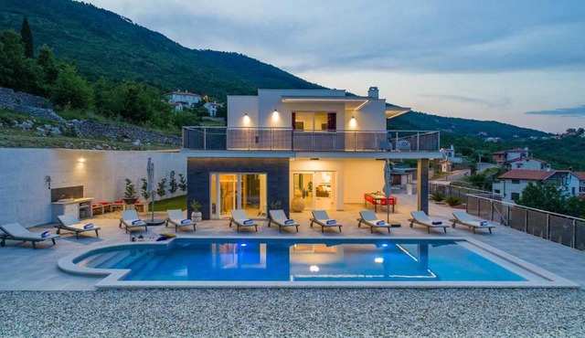 Villa Maru
