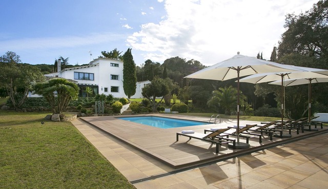 Villa 'Masia Roca Rodona' with Mountain View, Wi-Fi and Air Conditioning