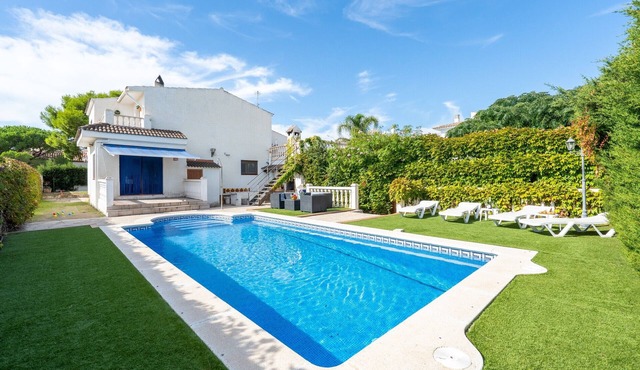 Villa 'Masia Llacuna' with Private Pool, Private Terrace and Wi-Fi