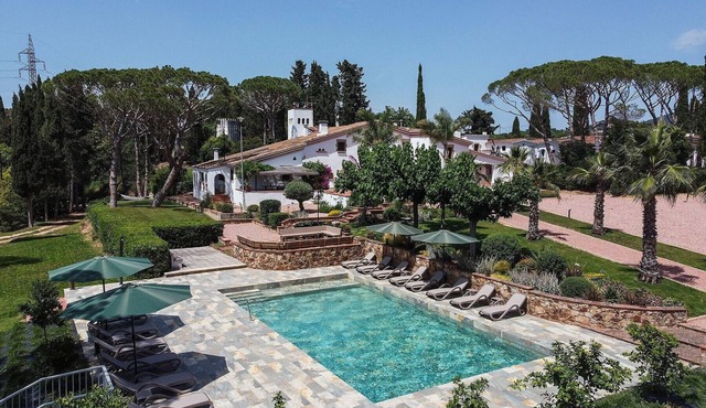 Villa 'Masia Luxmarspa' with mountain views, Wi-Fi and air conditioning