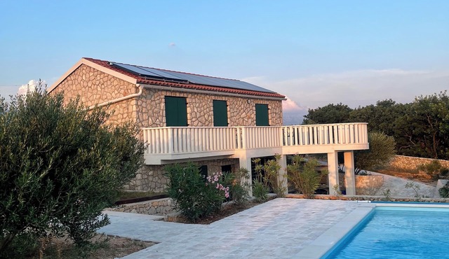 Villa Maslina: Rustic villa in an olive grove facing a bird sanctuary