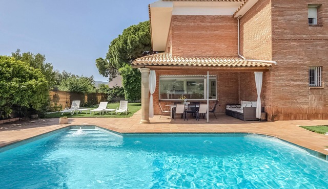 Villa 'Masnou' with Sea View, Wi-Fi and Air Conditioning