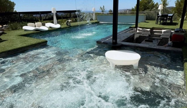 Villa Massilia 14 pers with private pool and jacuzzi - Heights Marseille 15eme