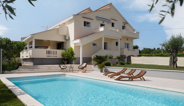 Villa Matea Luxury apartment in Nin 4+1