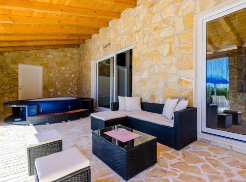 Villa Mateo - 3 Bed Apt with Terrace&Private Pool