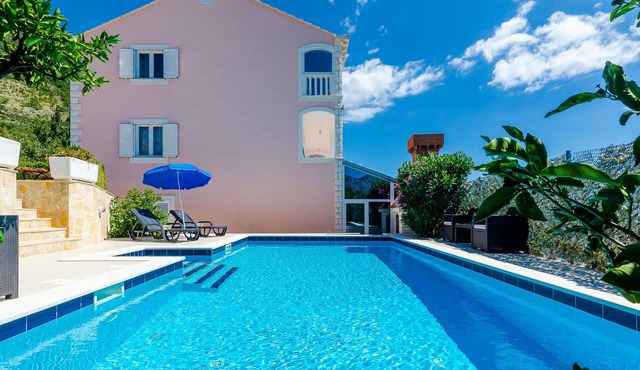 Villa Mateo - Three Bedroom Apartment with Terrace and Private Pool