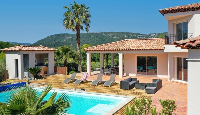 Villa Mathea by Villa Plus
