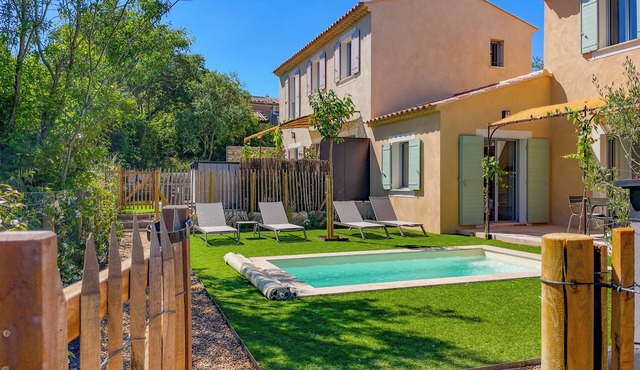 Villa Mathilde, a 3-star furnished holiday home in the heart of Goult