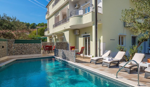 Villa Matija **** SWIMMING POOL HEATED, WiFi, NEAR THE BEACH, QUIET