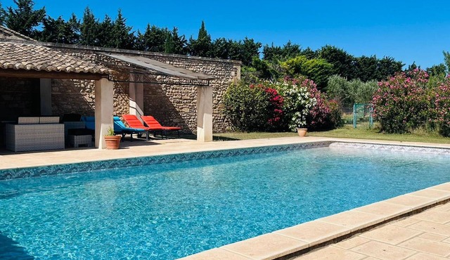 Villa Maussane-les-Alpilles, 2 bedrooms, 4 persons