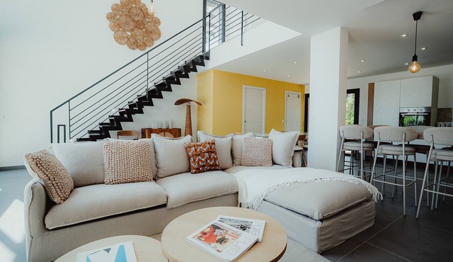 Villa 'Maures' with Shared Pool, Wi-Fi and Air Conditioning