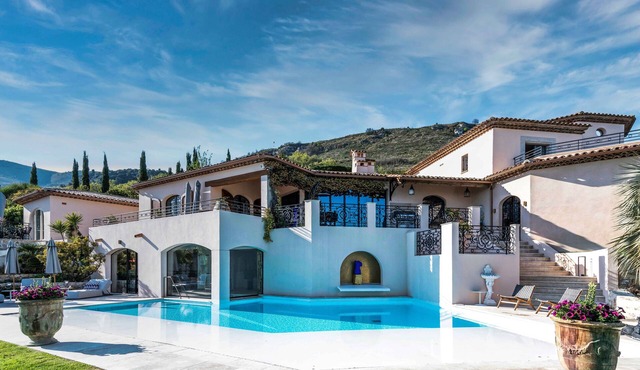 Villa Maxima/5*+ with Gym/Spa/Wine/Photostudio