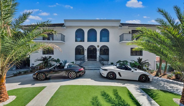 Villa Maya: 12 BR, 14k sq. ft. estate with pool, pickle ball, bball, disco club!