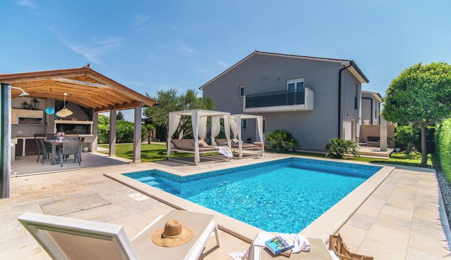 Villa Maya * heated pool, 400 m from the sea, barbecue, WiFi, bicycles