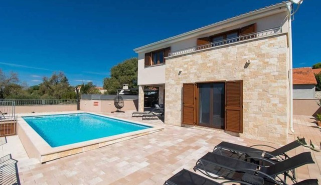Villa Meadow with swimming pool