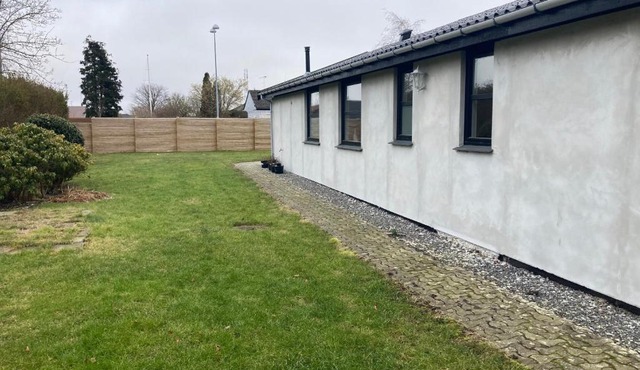 Villa med private værelser delt badeværelse/køkken, viby sj.